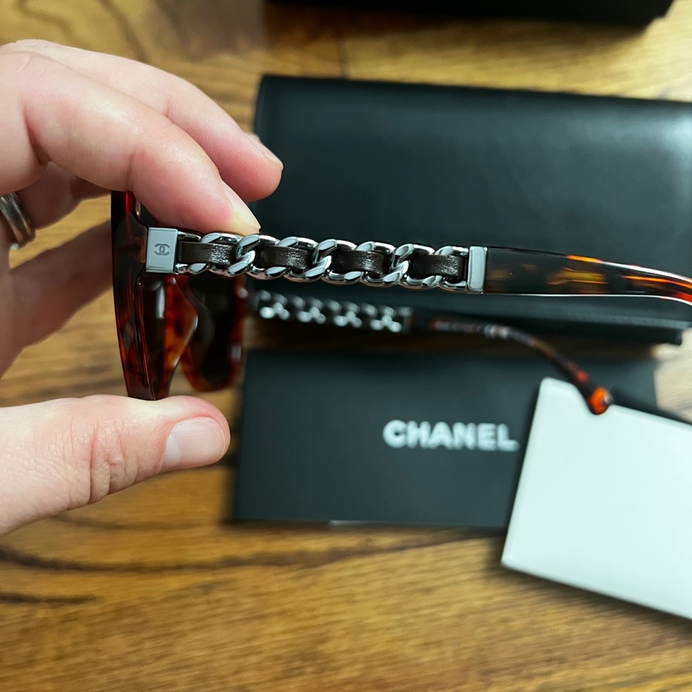 New! Chanel 5470 Square Sunglasses - Tortoise frame, Black Chain Polarized - Picture 7 of 9